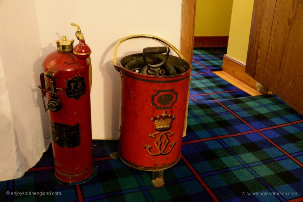 Historische Feuerlöscher in Cawdor Castle